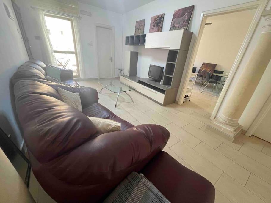 Gzira / Sliema Wifi & Ac ! Great Value & Location Apartment Exterior photo